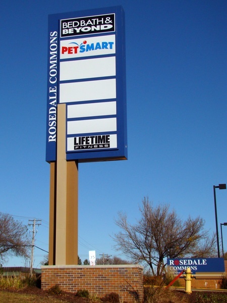 Example of retail pylon sign from Spectrum Signs